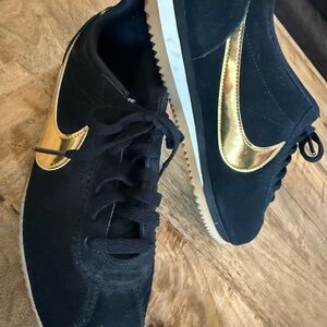 Nike Women's Shoes Black and Gold
